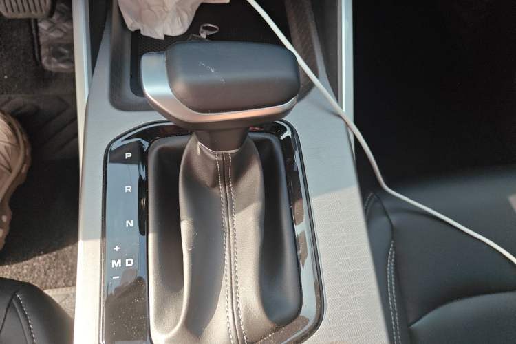 Used Geely Auto Emgrand 2026 Model 4th Generation 4 Millionth Anniversary Edition 1.5L CVT Overdrive Edition Gear Lever