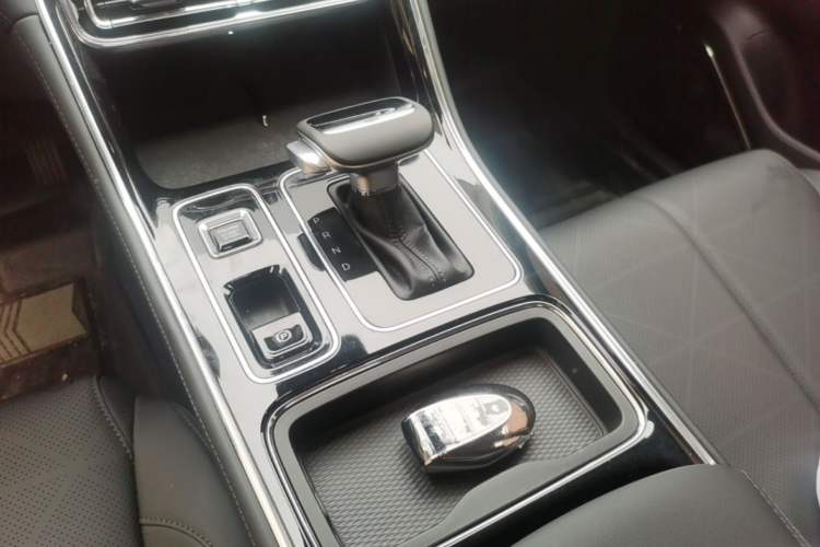 Used Geely Auto Emgrand 2026 Model 5th Generation 1.5L CVT Prestige Edition Gear Lever