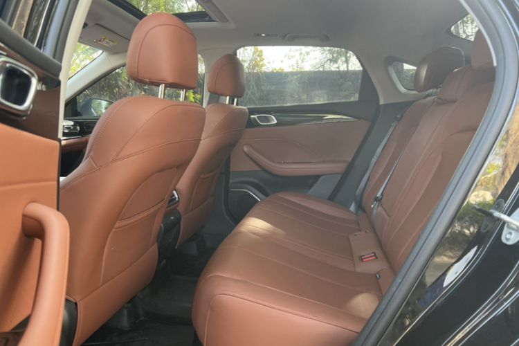 Used Geely Auto Emgrand 2026 Model 5th Generation 1.5T DCT Flagship Edition Interior 3