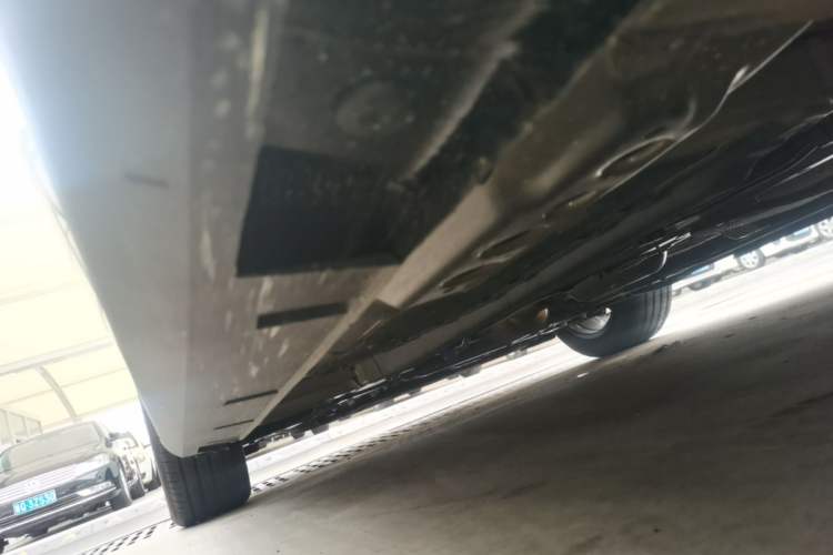 Used Geely Auto Emgrand 2026 Model 5th Generation 1.5L CVT Prestige Edition Left Side Sill