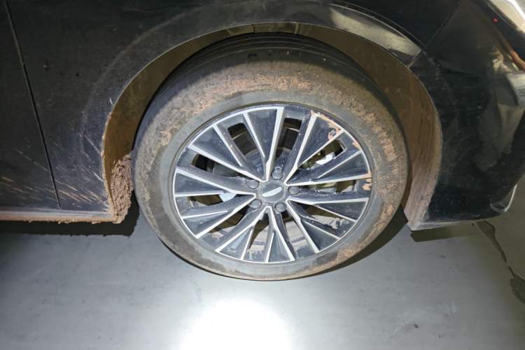 Used Geely Auto Emgrand 2026 Model 5th Generation 1.5T DCT Flagship Edition Right Front Wheel Hub