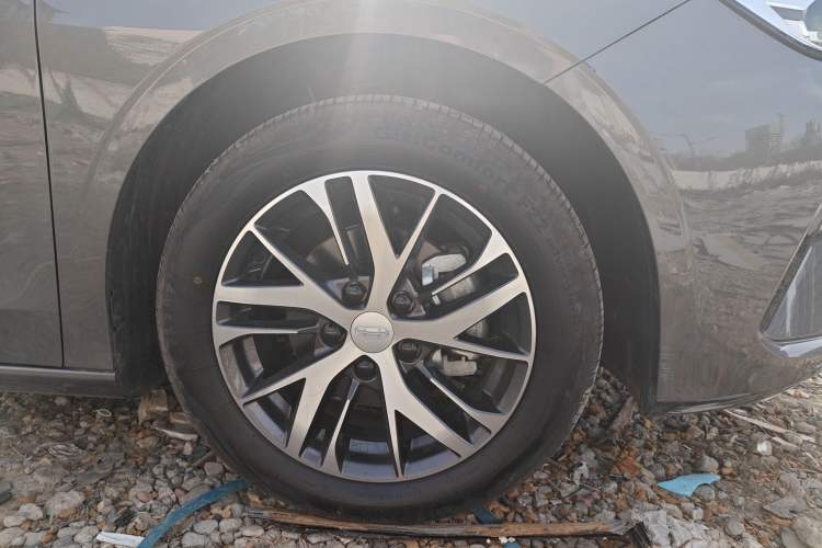 Used Geely Auto Emgrand 2026 Model 4th Generation 4 Millionth Anniversary Edition 1.5L CVT Overdrive Edition Right Front Wheel Hub