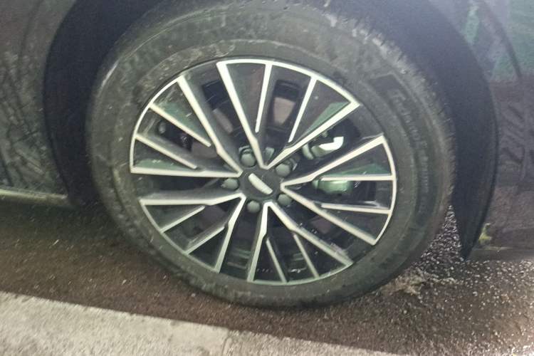 Used Geely Auto Emgrand 2026 Model 5th Generation 1.5T DCT Prestige Edition Right Front Wheel Hub