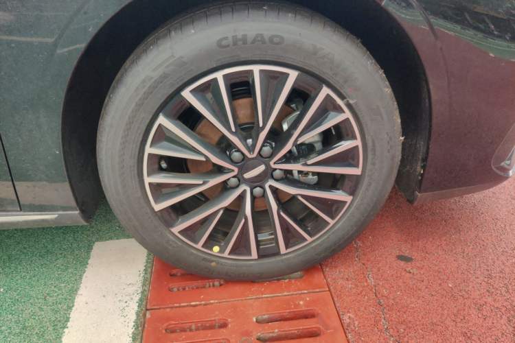 Used Geely Auto Emgrand 2026 Model 5th Generation 1.5T DCT Flagship Edition Right Front Wheel Hub