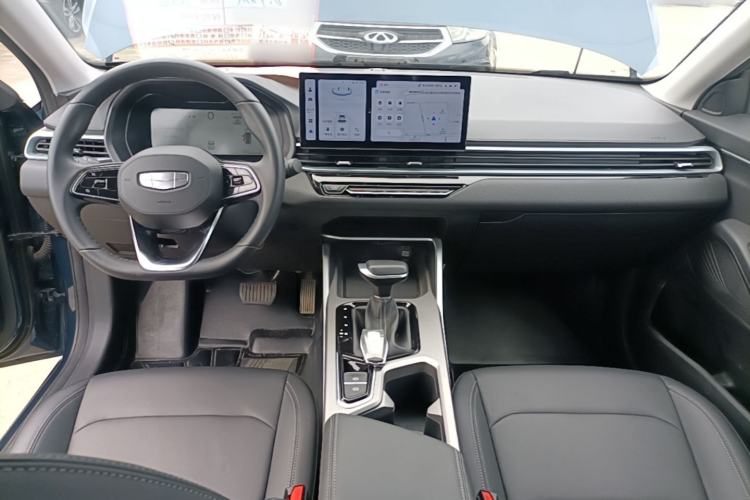 Used Geely Auto Emgrand 2026 Model 4th Generation 4 Millionth Anniversary Edition 1.5L CVT Feiyue Edition Center Console