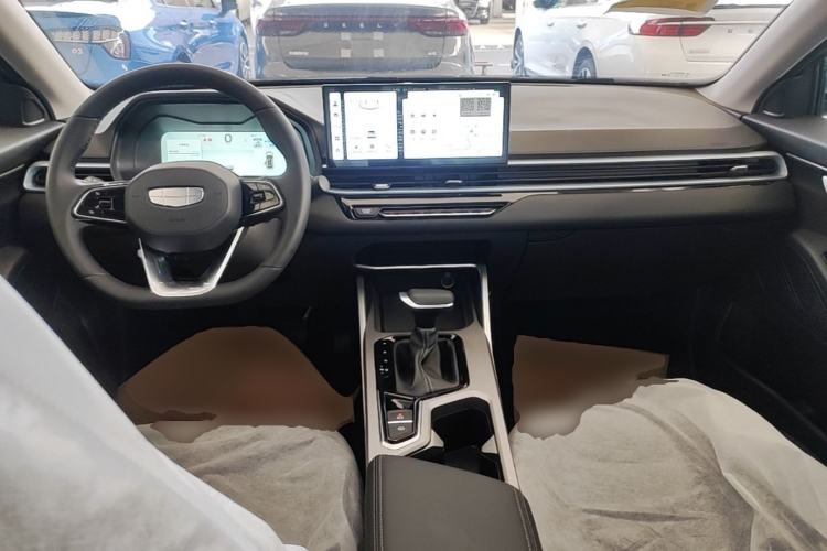 Used Geely Auto Emgrand 2026 Model 4th Generation 4 Millionth Anniversary Edition 1.5L CVT Feiyue Edition Center Console