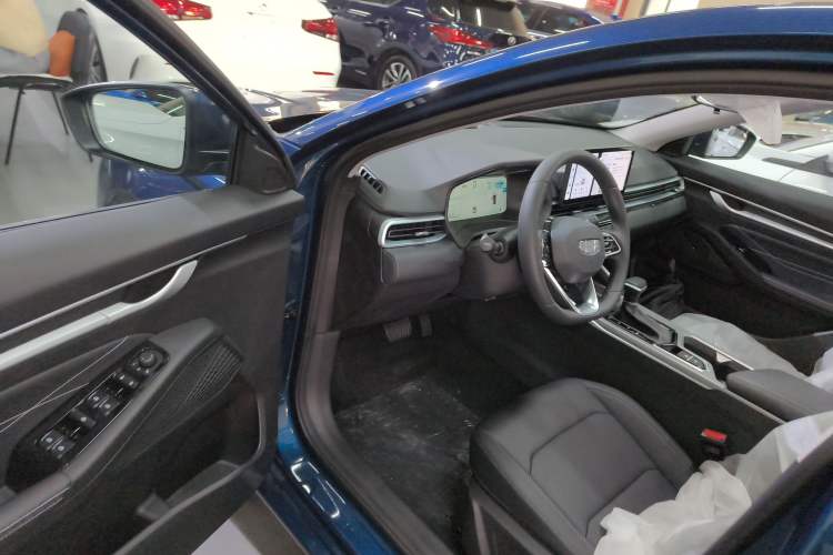 Used Geely Auto Emgrand 2026 Model 4th Generation 4 Millionth Anniversary Edition 1.5L CVT Feiyue Edition Driver Seat