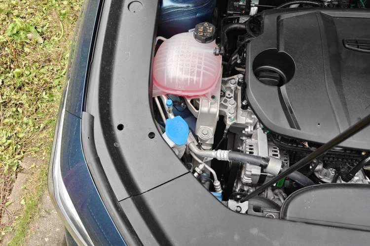 Used Geely Auto Emgrand 2026 Model 5th Generation 1.5T DCT Flagship Edition Engine Bay Right