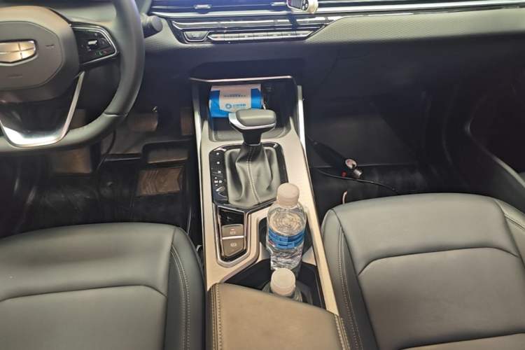 Used Geely Auto Emgrand 2026 Model 4th Generation 4 Millionth Anniversary Edition 1.5L CVT Overdrive Edition Gear Lever