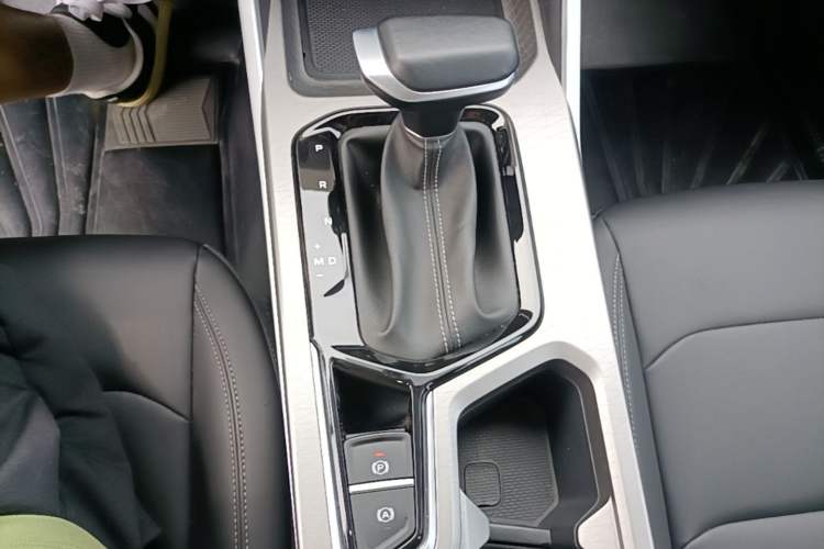 Used Geely Auto Emgrand 2026 Model 4th Generation 4 Millionth Anniversary Edition 1.5L CVT Feiyue Edition Gear Lever