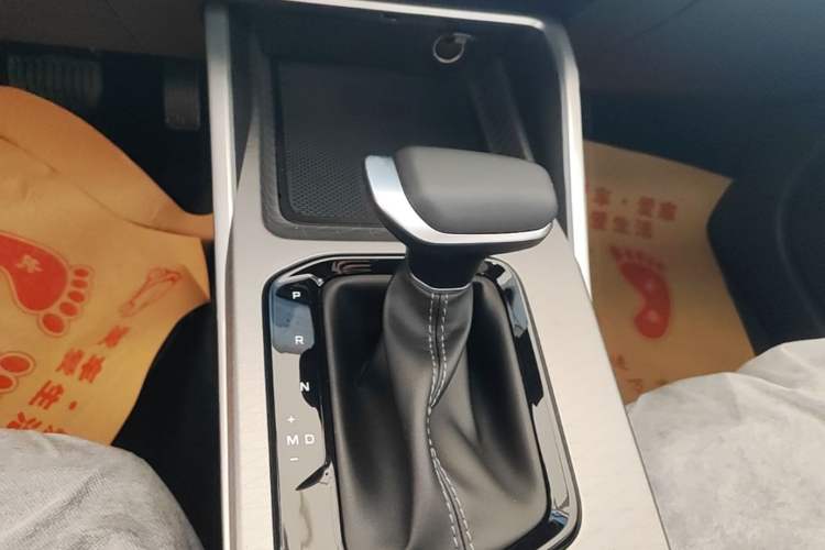 Used Geely Auto Emgrand 2026 Model 4th Generation 4 Millionth Anniversary Edition 1.5L CVT Feiyue Edition Gear Lever
