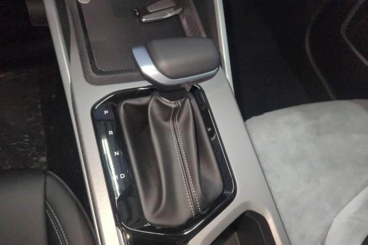 Used Geely Auto Emgrand 2026 Model 4th Generation 4 Millionth Anniversary Edition 1.5L CVT Feiyue Edition Gear Lever