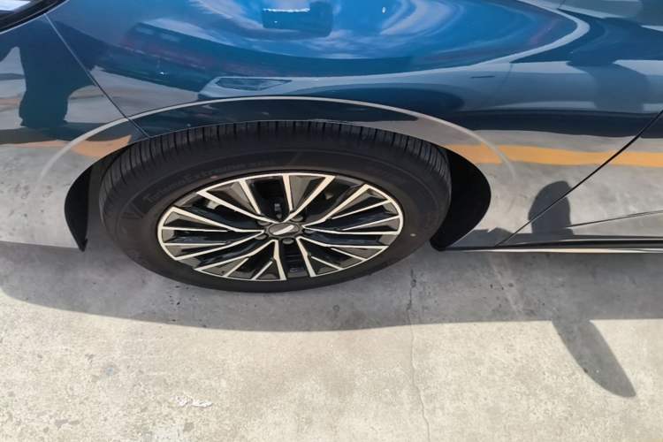 Used Geely Auto Emgrand 2026 Model 5th Generation 1.5L CVT Prestige Edition Left Front Wheel Hub