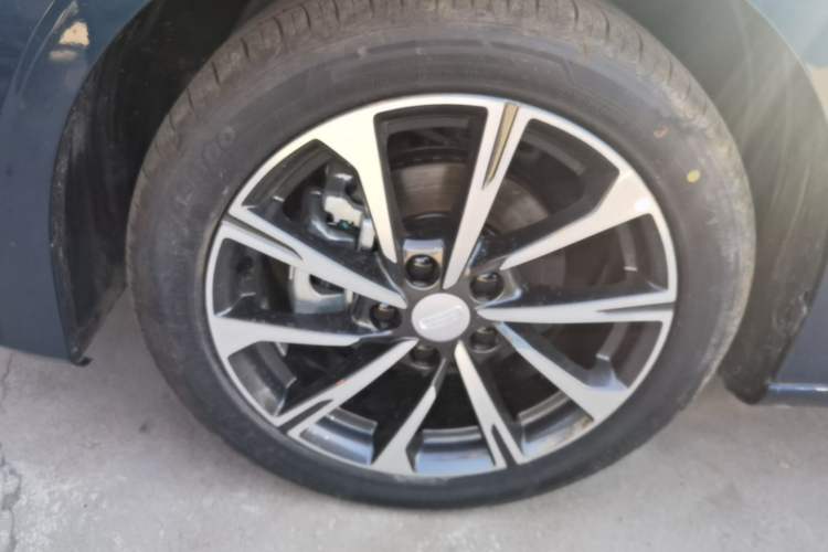 Used Geely Auto Emgrand 2026 Model 4th Generation 4 Millionth Anniversary Edition 1.5L CVT Feiyue Edition Left Front Wheel Hub