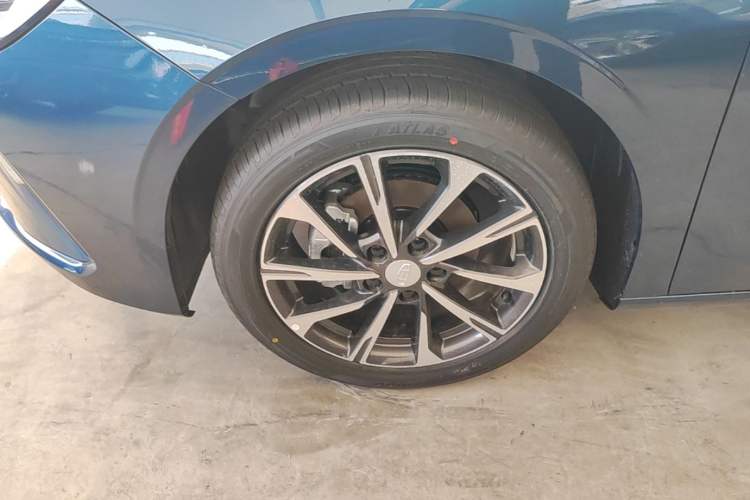Used Geely Auto Emgrand 2026 Model 4th Generation 4 Millionth Anniversary Edition 1.5L CVT Feiyue Edition Left Front Wheel Hub