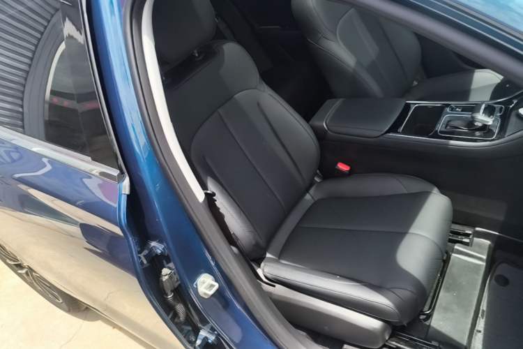 Used Geely Auto Emgrand 2026 Model 5th Generation 1.5L CVT Prestige Edition Right Front Seat