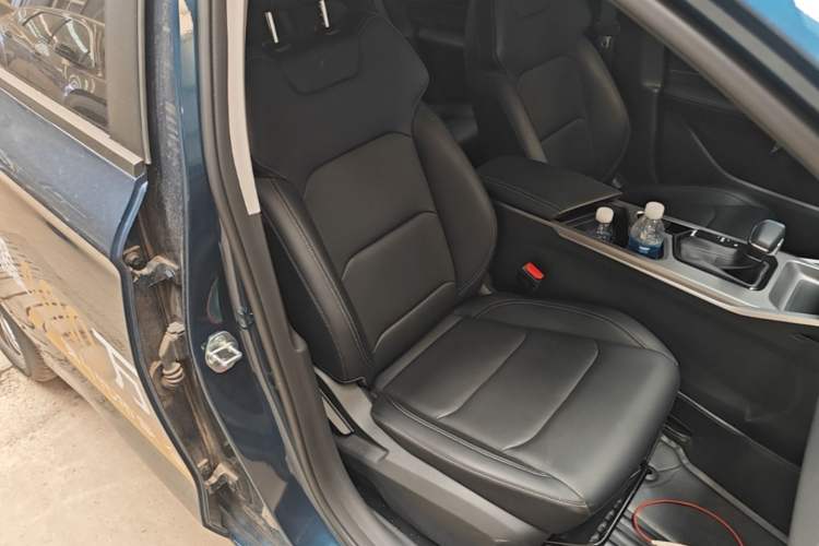 Used Geely Auto Emgrand 2026 Model 4th Generation 4 Millionth Anniversary Edition 1.5L CVT Overdrive Edition Right Front Seat