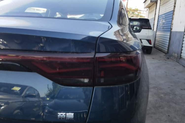 Used Geely Auto Emgrand 2026 Model 4th Generation 4 Millionth Anniversary Edition 1.5L CVT Overdrive Edition Right Rear Taillight