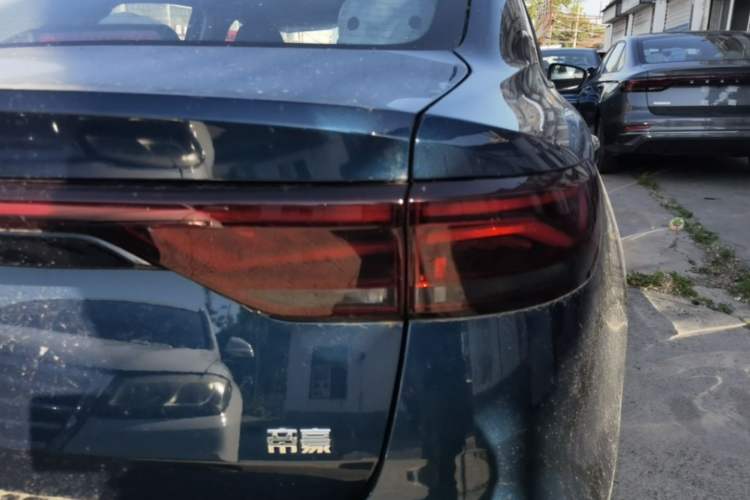 Used Geely Auto Emgrand 2026 Model 4th Generation 4 Millionth Anniversary Edition 1.5L CVT Feiyue Edition Right Rear Taillight