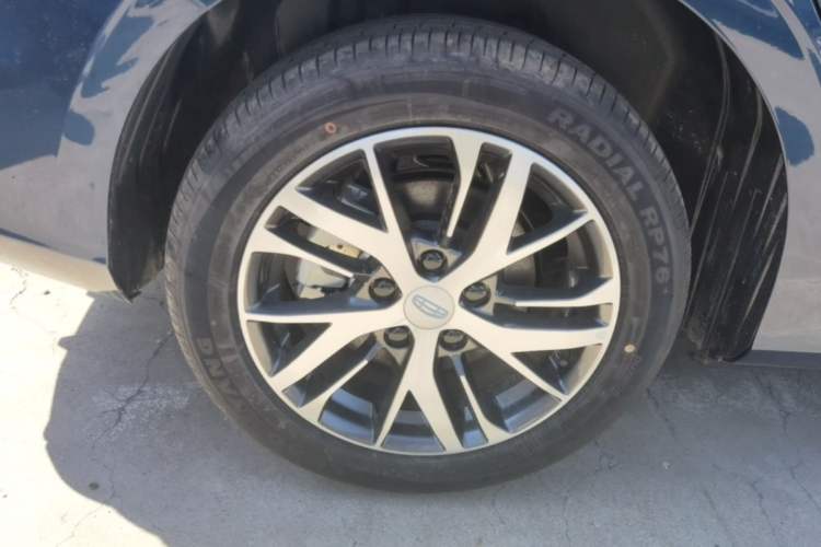 Used Geely Auto Emgrand 2026 Model 4th Generation 4 Millionth Anniversary Edition 1.5L CVT Overdrive Edition Right Rear Wheel Hub