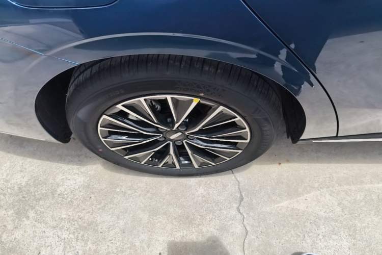 Used Geely Auto Emgrand 2026 Model 5th Generation 1.5L CVT Prestige Edition Right Rear Wheel Hub