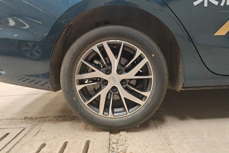 Used Geely Auto Emgrand 2026 Model 4th Generation 4 Millionth Anniversary Edition 1.5L CVT Overdrive Edition Right Rear Wheel Hub