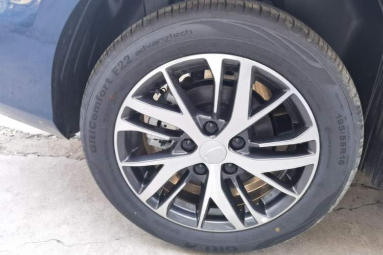 Used Geely Auto Emgrand 2026 Model 4th Generation 4 Millionth Anniversary Edition 1.5L CVT Overdrive Edition Right Rear Wheel Hub