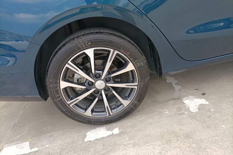 Used Geely Auto Emgrand 2026 Model 4th Generation 4 Millionth Anniversary Edition 1.5L CVT Feiyue Edition Right Rear Wheel Hub