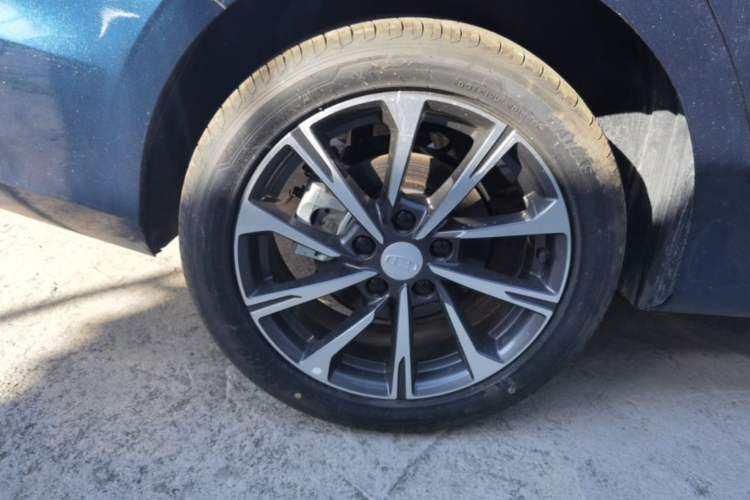 Used Geely Auto Emgrand 2026 Model 4th Generation 4 Millionth Anniversary Edition 1.5L CVT Feiyue Edition Right Rear Wheel Hub