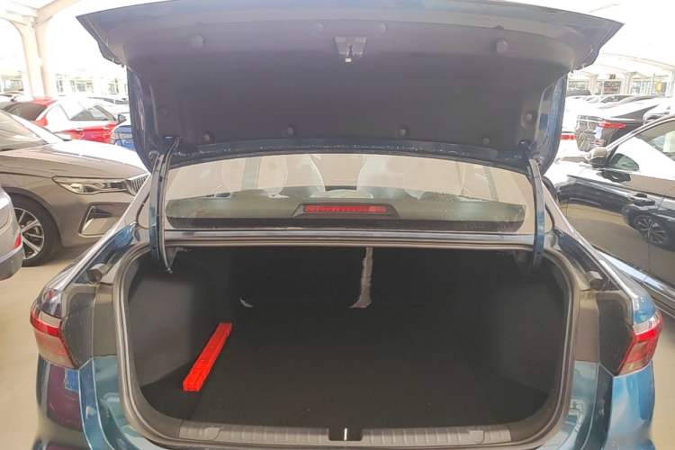 Used Geely Auto Emgrand 2026 Model 4th Generation 4 Millionth Anniversary Edition 1.5L CVT Feiyue Edition Trunk