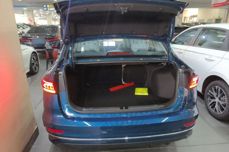 Used Geely Auto Emgrand 2026 Model 4th Generation 4 Millionth Anniversary Edition 1.5L CVT Feiyue Edition Trunk