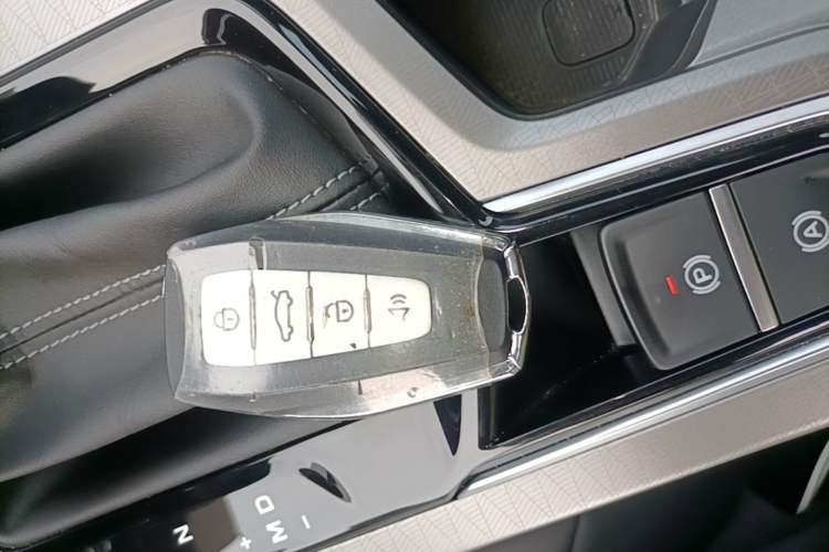Used Geely Auto Emgrand 2026 Model 4th Generation 4 Millionth Anniversary Edition 1.5L CVT Feiyue Edition Vehicle Key