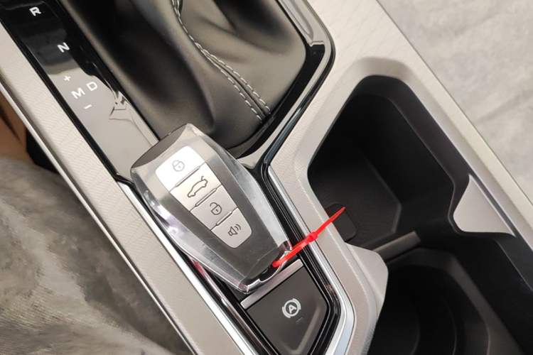 Used Geely Auto Emgrand 2026 Model 4th Generation 4 Millionth Anniversary Edition 1.5L CVT Feiyue Edition Vehicle Key