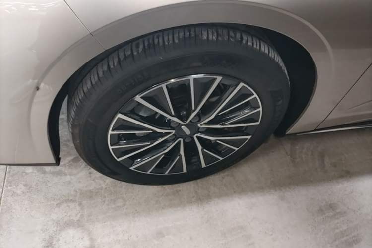 Used Geely Auto Emgrand 2026 Model 5th Generation 1.5L CVT Prestige Edition Left Front Wheel Hub