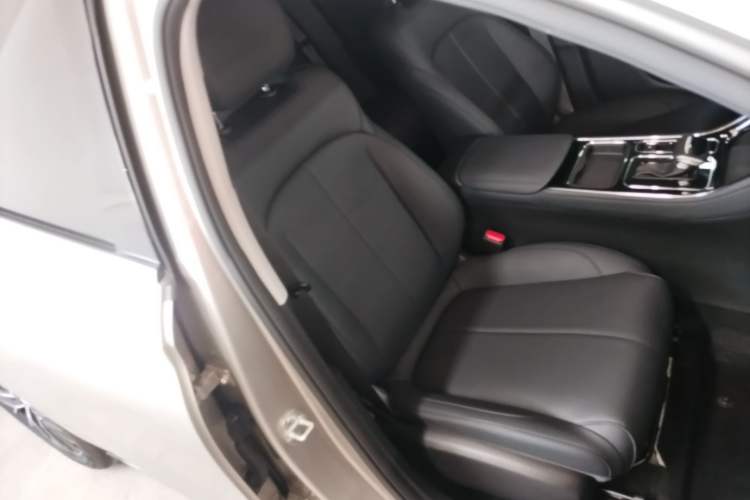 Used Geely Auto Emgrand 2026 Model 5th Generation 1.5L CVT Prestige Edition Right Front Seat