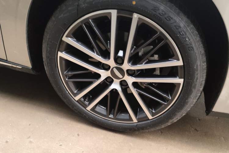 Used Geely Auto Emgrand 2026 Model 5th Generation 1.5T DCT Flagship Edition Right Front Wheel Hub