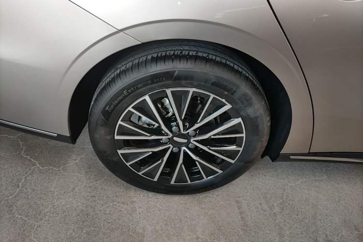 Used Geely Auto Emgrand 2026 Model 5th Generation 1.5L CVT Prestige Edition Right Rear Wheel Hub