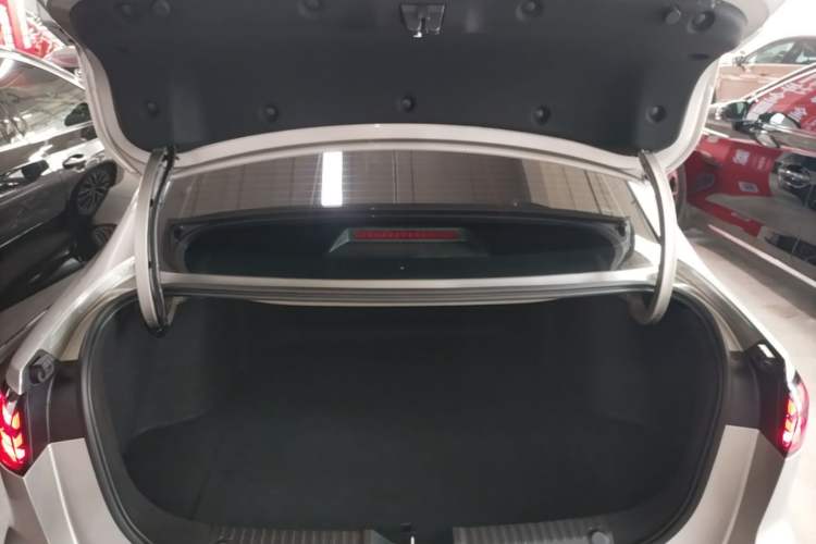 Used Geely Auto Emgrand 2026 Model 5th Generation 1.5L CVT Prestige Edition Trunk