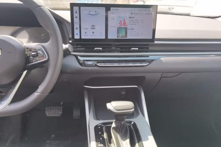 Used Geely Auto Emgrand 2026 Model 4th Generation 4 Millionth Anniversary Edition 1.5L CVT Overdrive Edition Audio And AC Panel