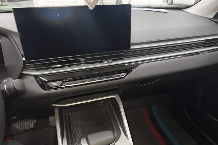 Used Geely Auto Emgrand 2026 Model 4th Generation 4 Millionth Anniversary Edition 1.5L CVT Overdrive Edition Audio And AC Panel