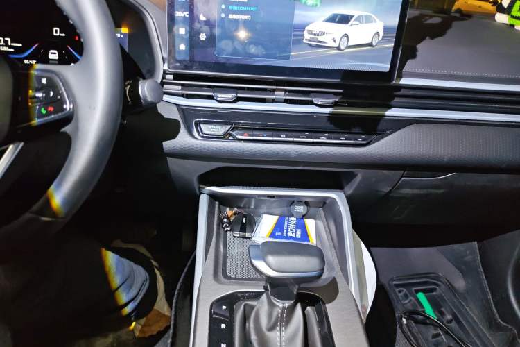Used Geely Auto Emgrand 2026 Model 4th Generation 4 Millionth Anniversary Edition 1.5L CVT Overdrive Edition Audio And AC Panel