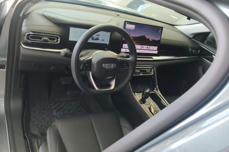 Used Geely Auto Emgrand 2026 Model 5th Generation 1.5T DCT Prestige Edition Center Console