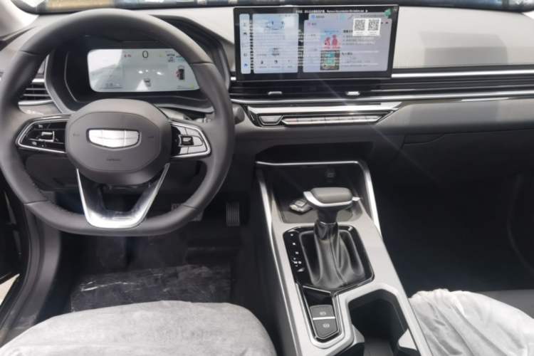 Used Geely Auto Emgrand 2026 Model 4th Generation 4 Millionth Anniversary Edition 1.5L CVT Feiyue Edition Center Console