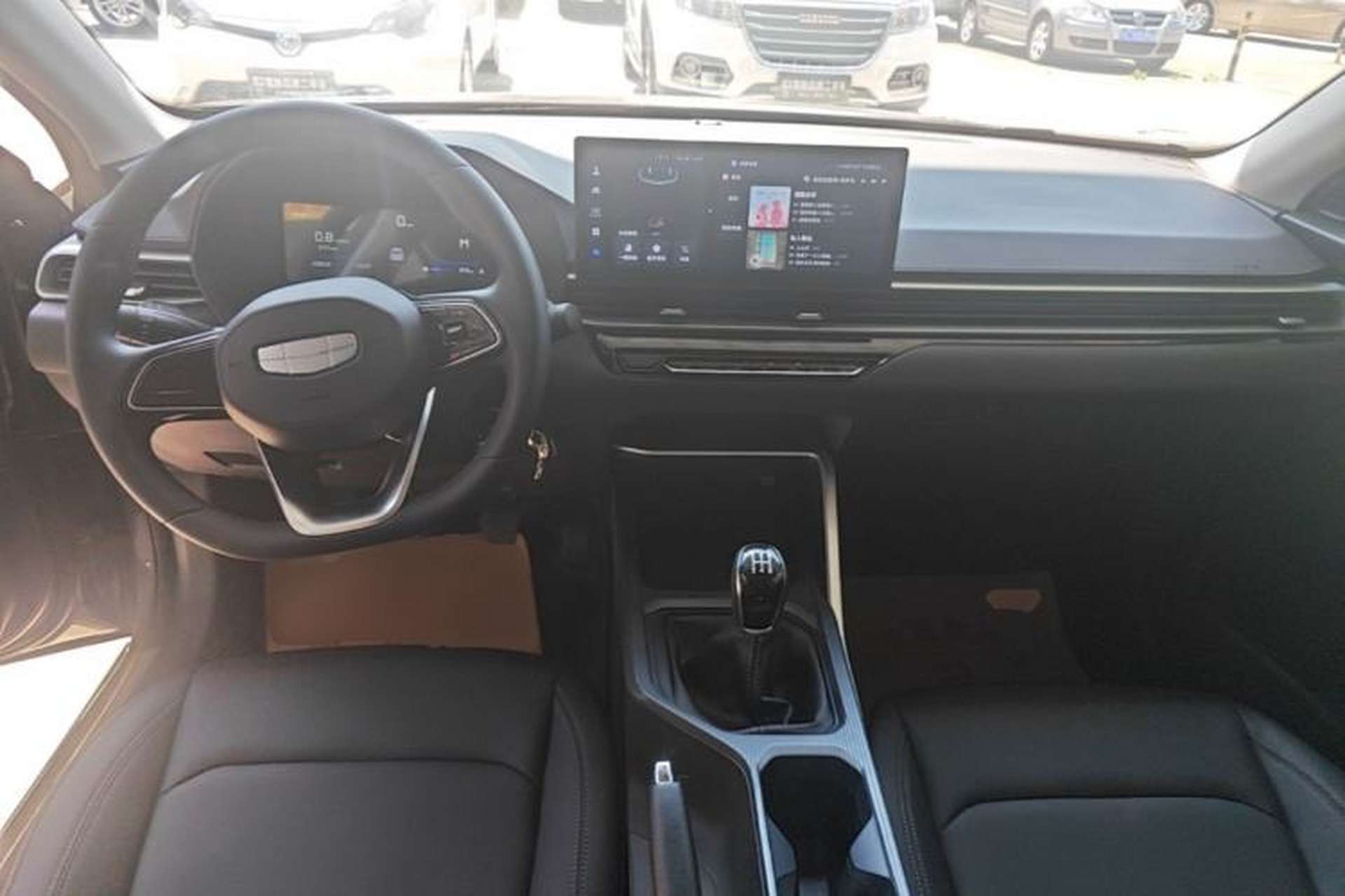 Used Geely Auto Emgrand 2026 Model 4th Generation 4 Millionth Anniversary Edition 1.5L Manual Overdrive Edition Center Console