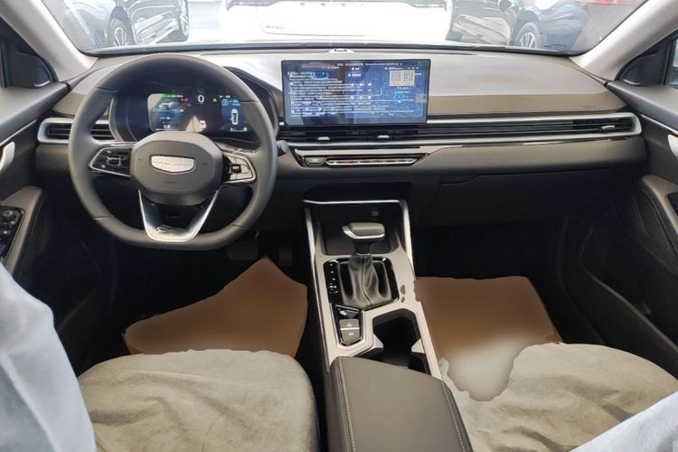 Used Geely Auto Emgrand 2026 Model 4th Generation 4 Millionth Anniversary Edition 1.5L CVT Feiyue Edition Center Console