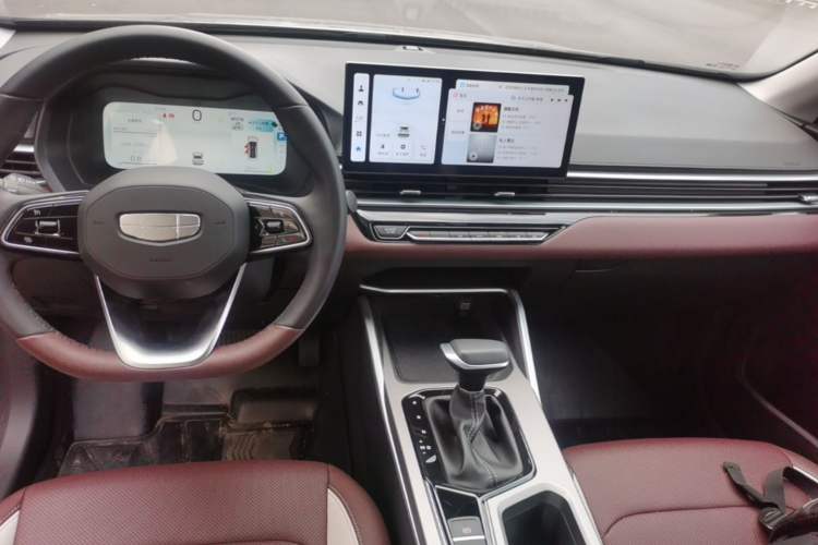 Used Geely Auto Emgrand 2026 Model 4th Generation 4 Millionth Anniversary Edition 1.5L CVT Excellence Edition Center Console
