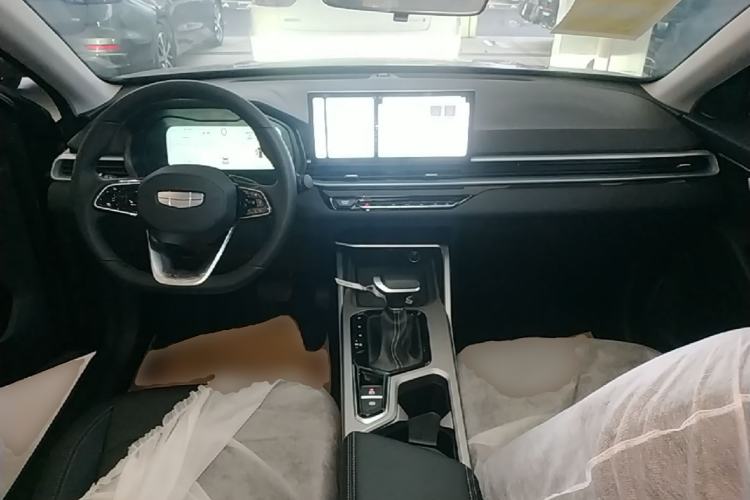 Used Geely Auto Emgrand 2026 Model 4th Generation 4 Millionth Anniversary Edition 1.5L CVT Feiyue Edition Center Console
