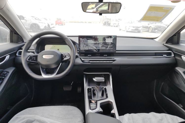 Used Geely Auto Emgrand 2026 Model 4th Generation 4 Millionth Anniversary Edition 1.5L CVT Feiyue Edition Center Console