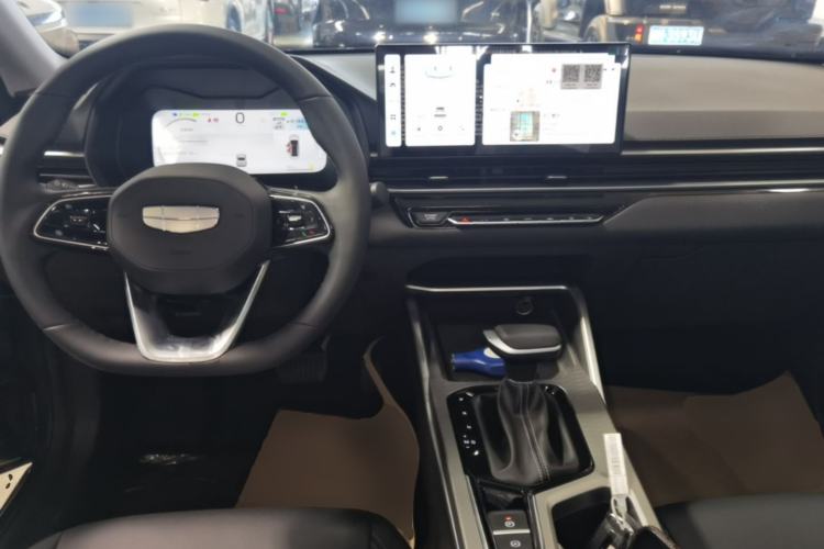 Used Geely Auto Emgrand 2026 Model 4th Generation 4 Millionth Anniversary Edition 1.5L CVT Feiyue Edition Center Console
