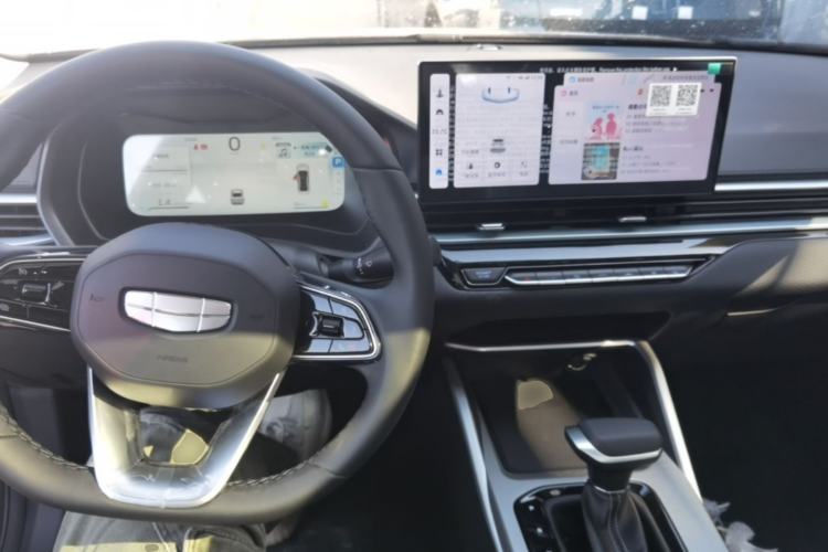 Used Geely Auto Emgrand 2026 Model 4th Generation 4 Millionth Anniversary Edition 1.5L CVT Feiyue Edition Center Console